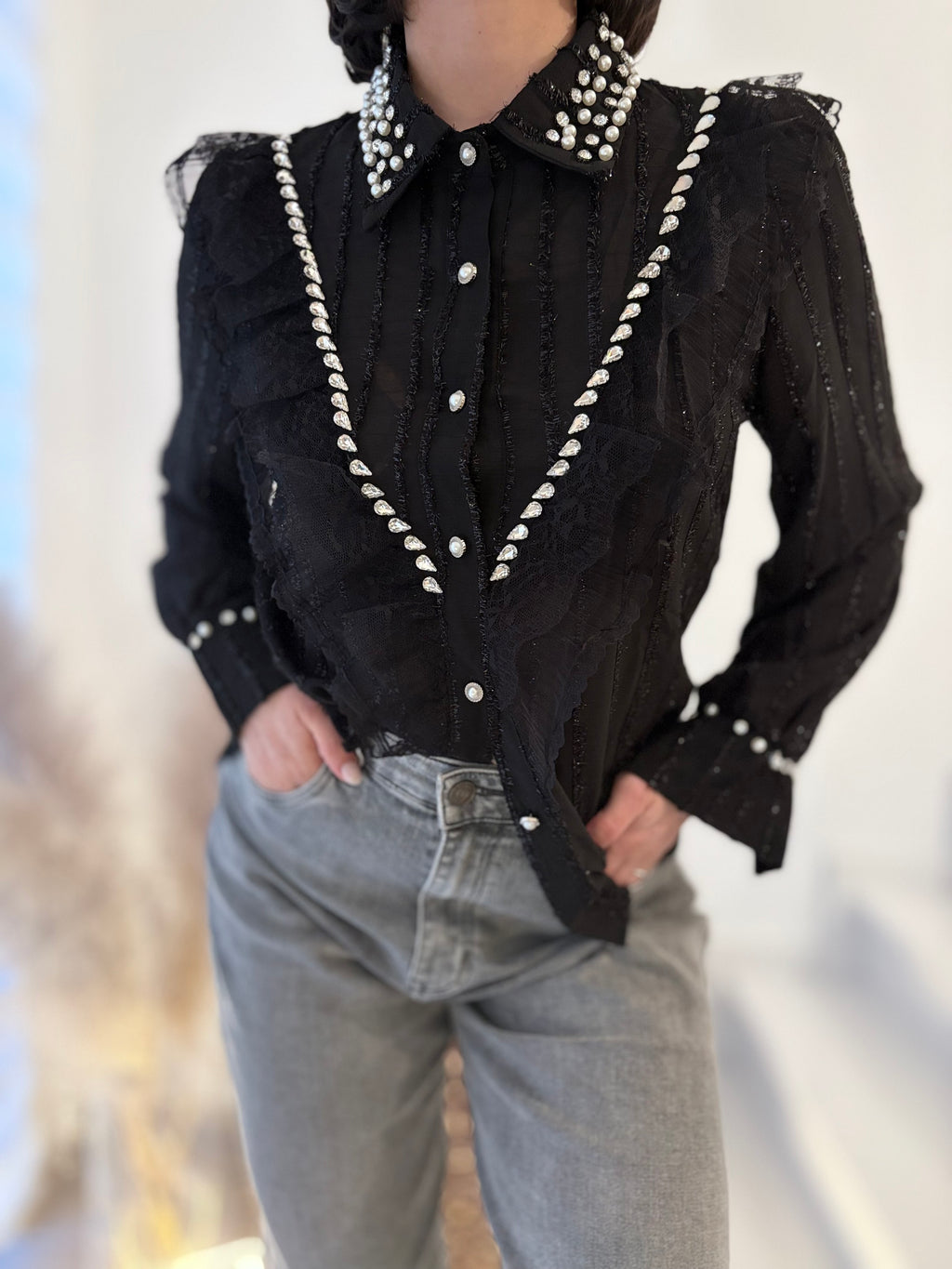 Chemise col orné de perles et strass