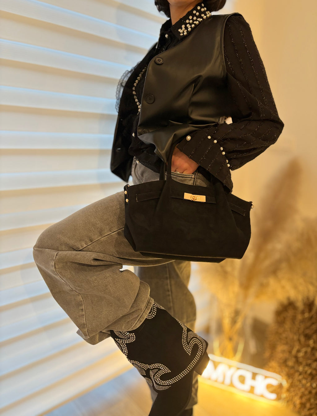 Chemise col orné de perles et strass